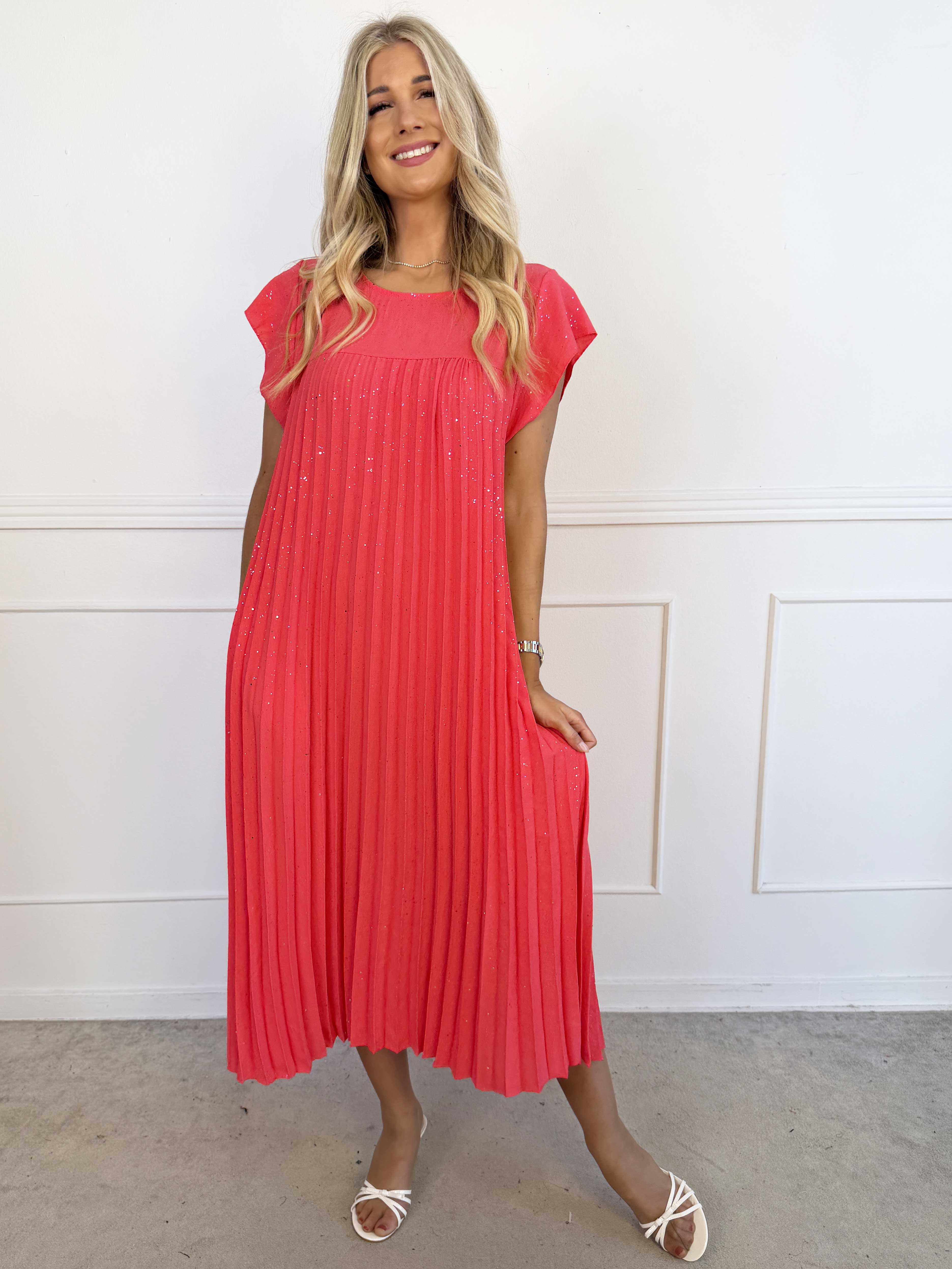 Nancy Glitter - Lang plus size kjole med plisseringer og lommer